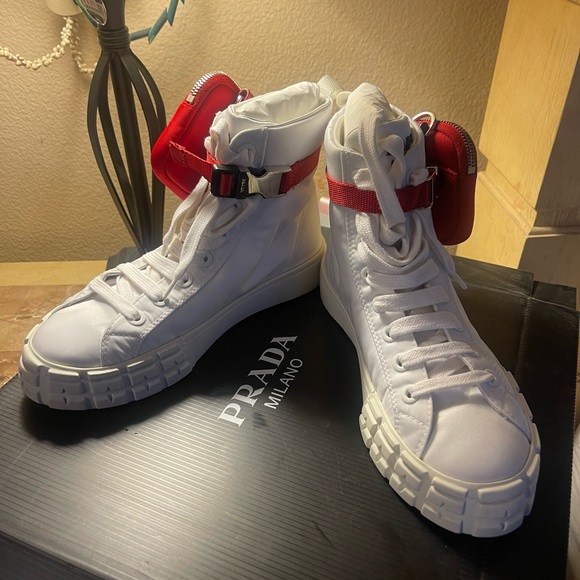 Prada sneaker size 37.5 - Picture 3 of 4